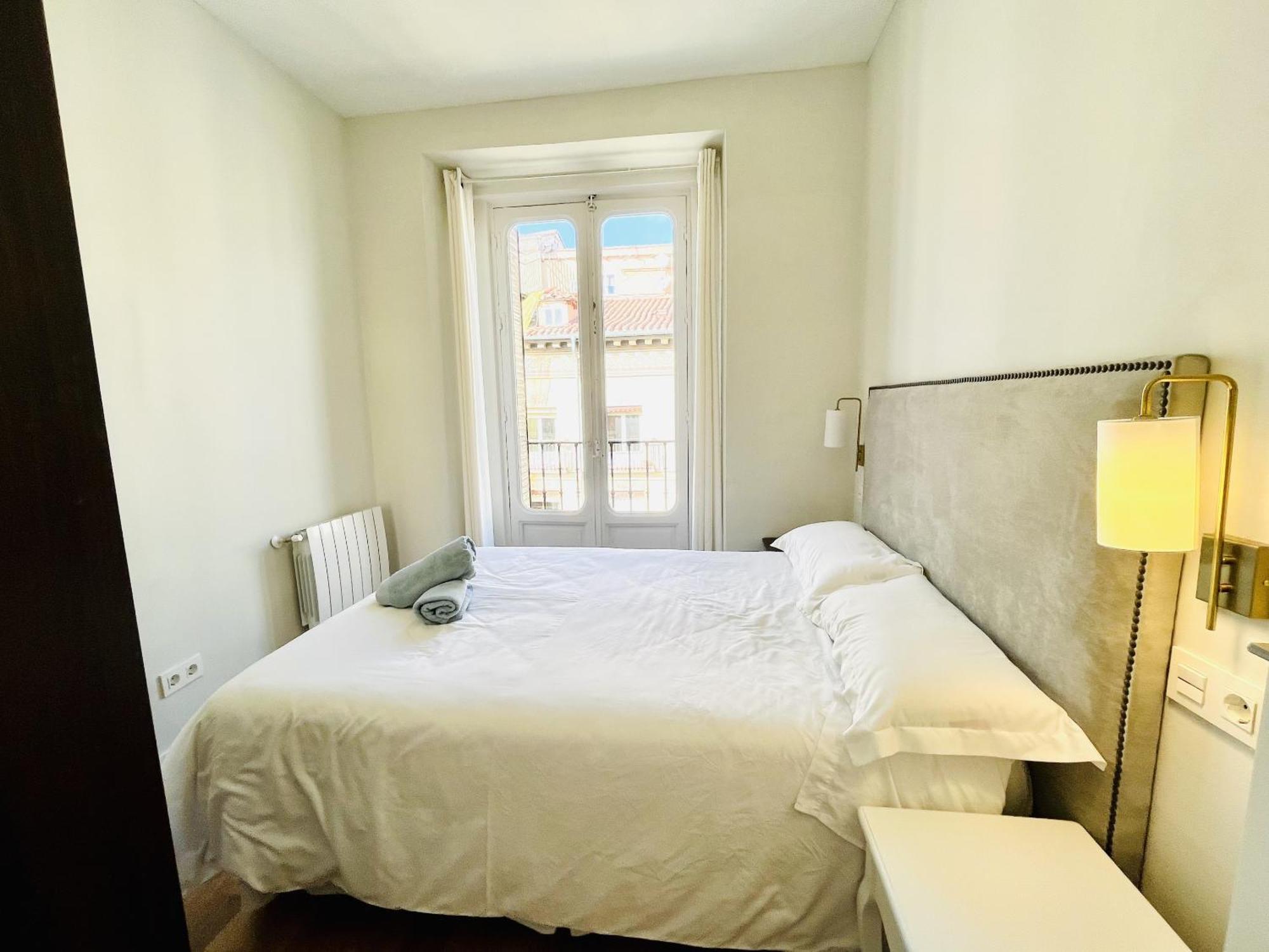 Dplace To Be - Luxury Apartment In Historic Center Мадрид Номер фото