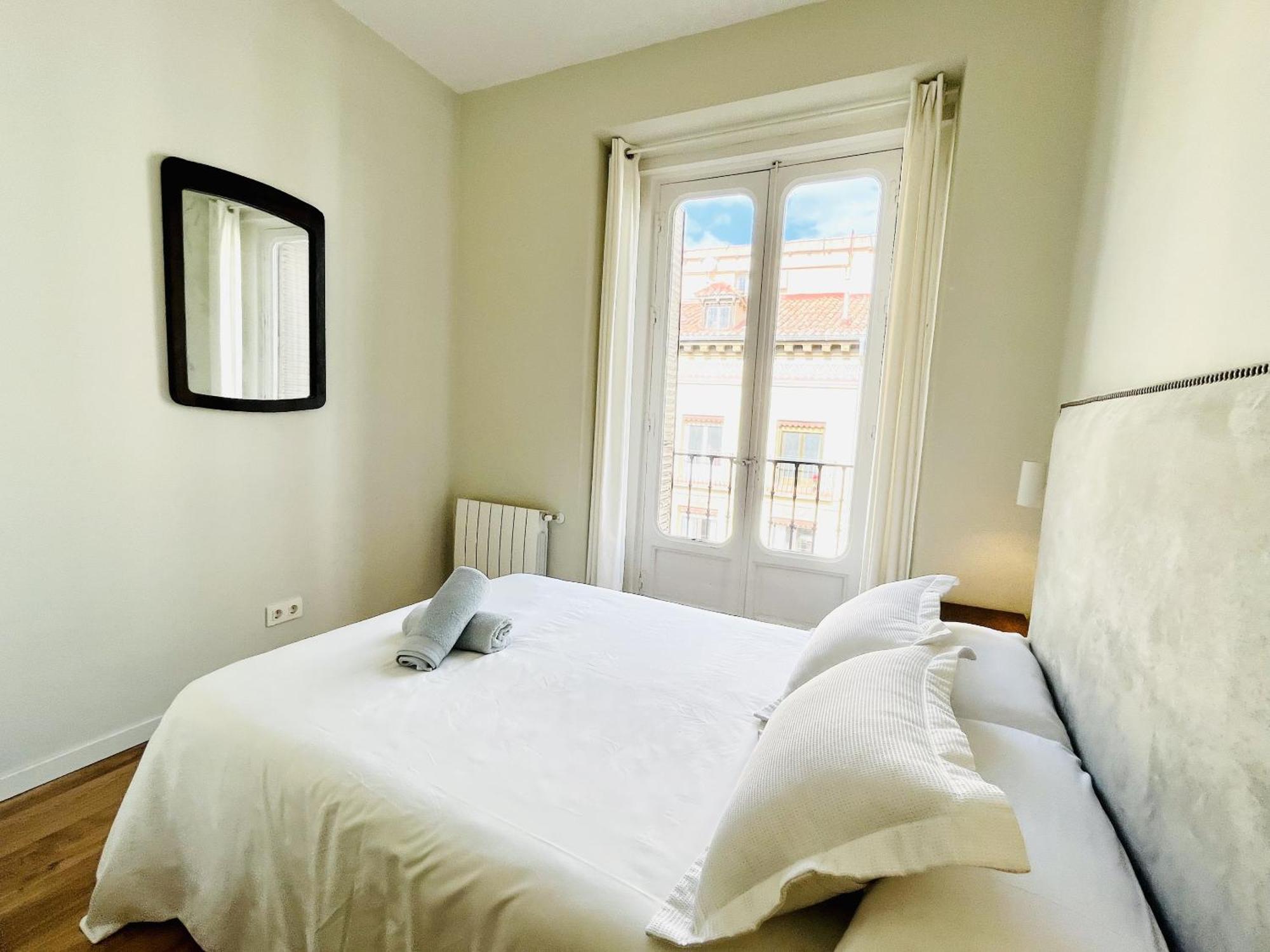 Dplace To Be - Luxury Apartment In Historic Center Мадрид Номер фото